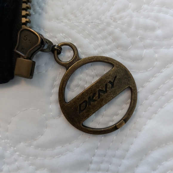 DKNY • Black + gold vest ✨️ - Picture 5 of 9